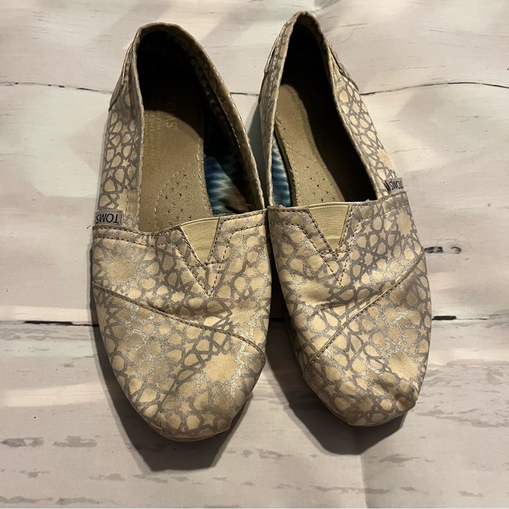 White Toms with Silver Geometric Pattern Slip On Alpargata Sneakers, Size 7.5